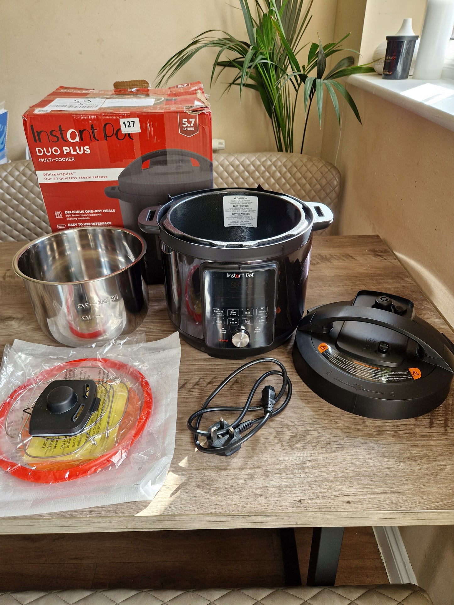 Smart Cooker Instant Pot Duo Plus Whisper Quiet 9 in 1 Multi Cooker 5.7 Litre